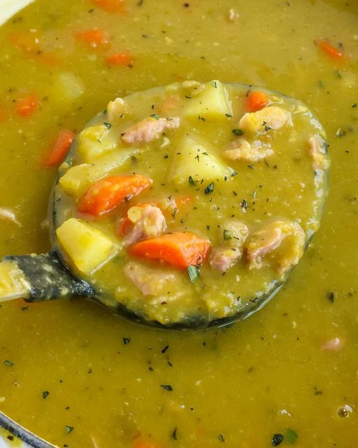 Pea Soup with Vegetables & Ham